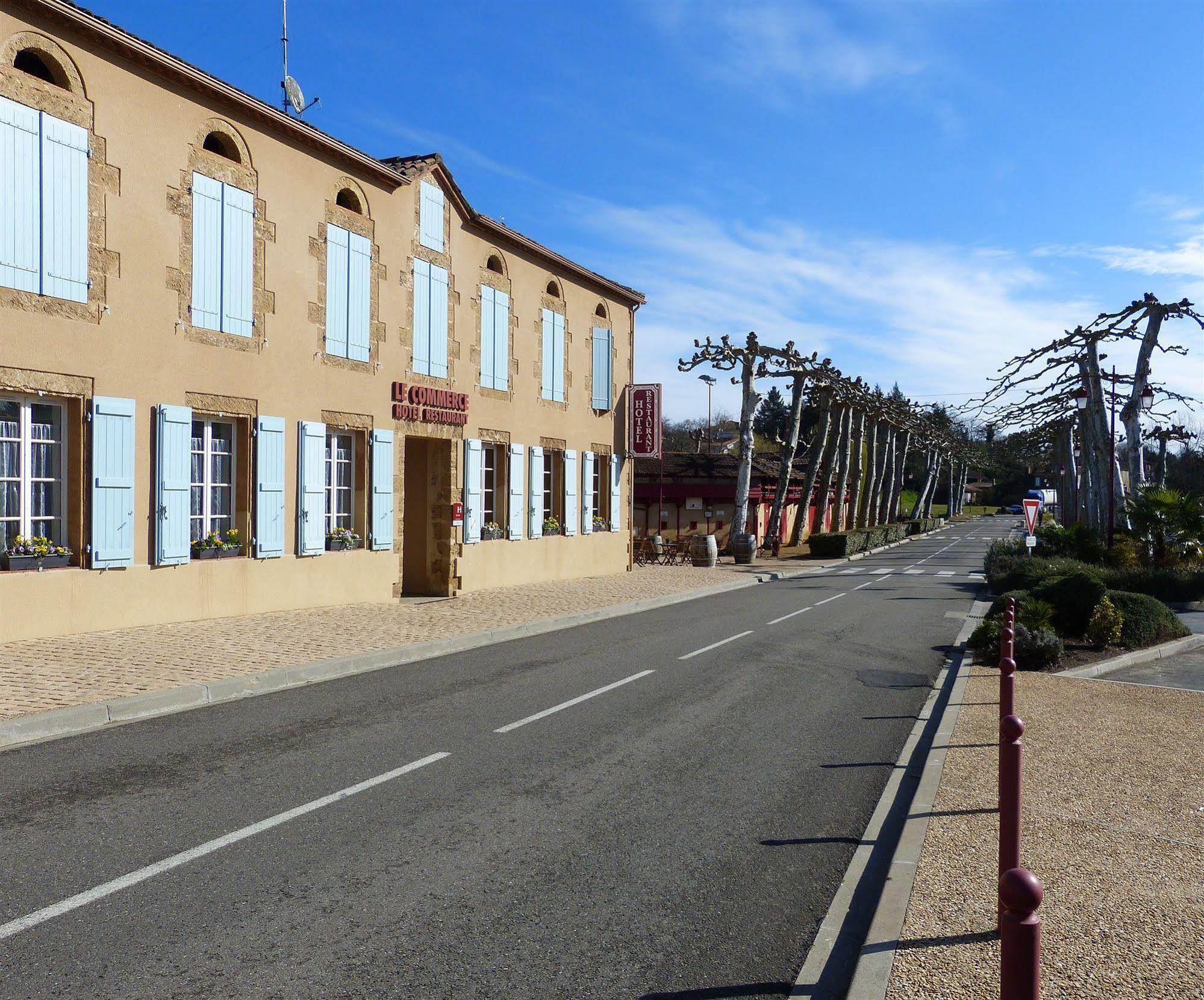 Hotel Restaurant Du Commerce Estang Bagian luar foto